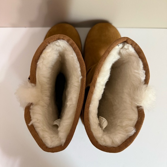 KOOLABURRA by UGG Victoria Short Bow Winter Boots Cognac Suede Fuzzy Women's 8 - Picture 8 of 11